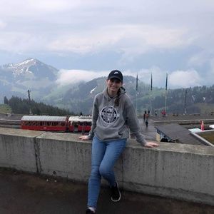 Meet your Posher, Claire